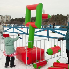 Командный аттракцион на меткость БОМБАРДИРЫ - Производственное предприятие АЭРО - Пневмокаркасные шатры и палатки,  надувные рекламные конструкции, надувные сцены, арки  и пневмокостюмы